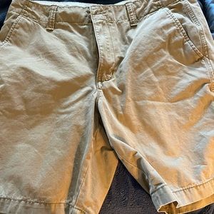 Old Navy Khaki shorts size 33